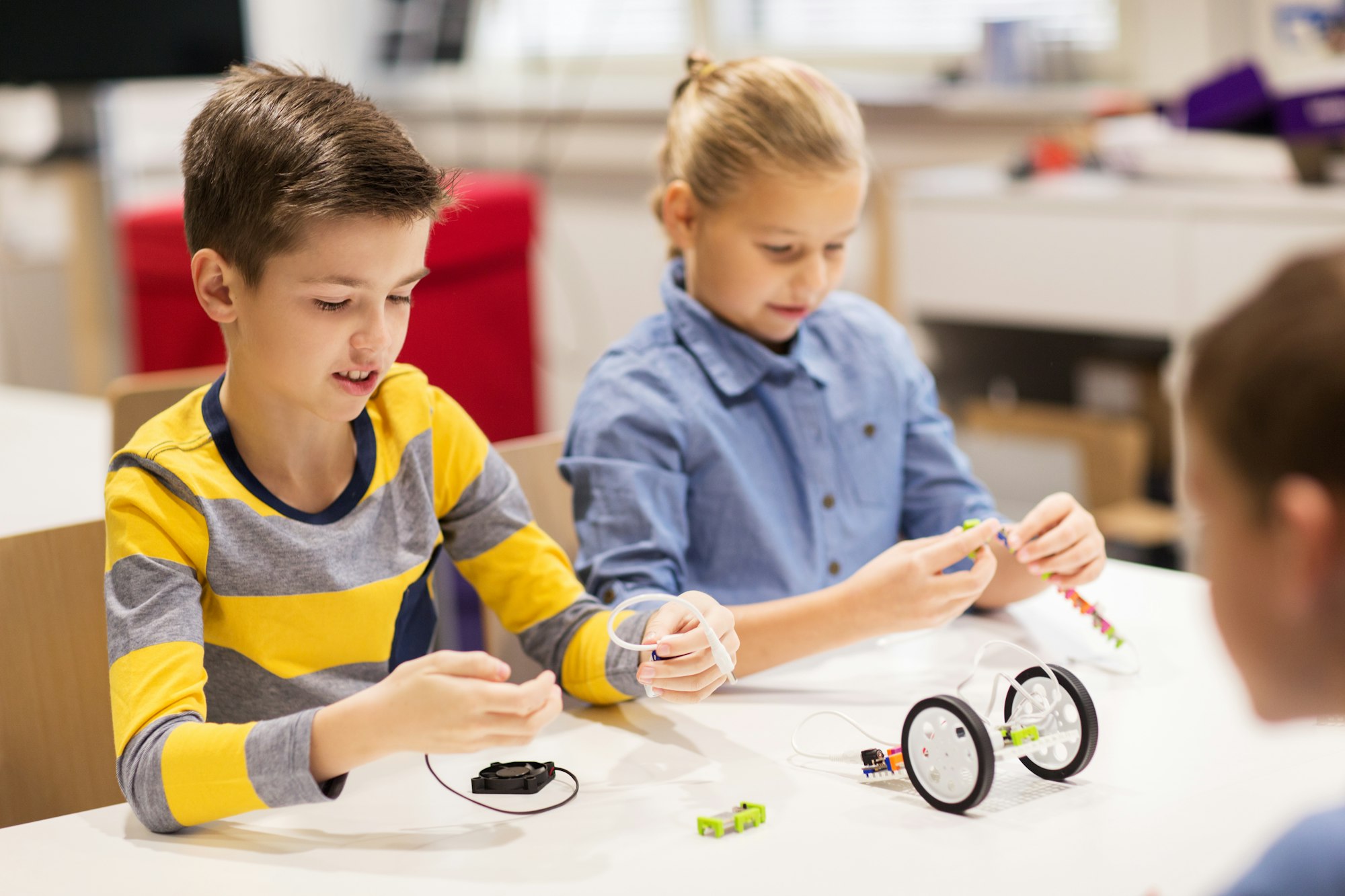 happy-children-building-robots-at-robotics-school.jpg