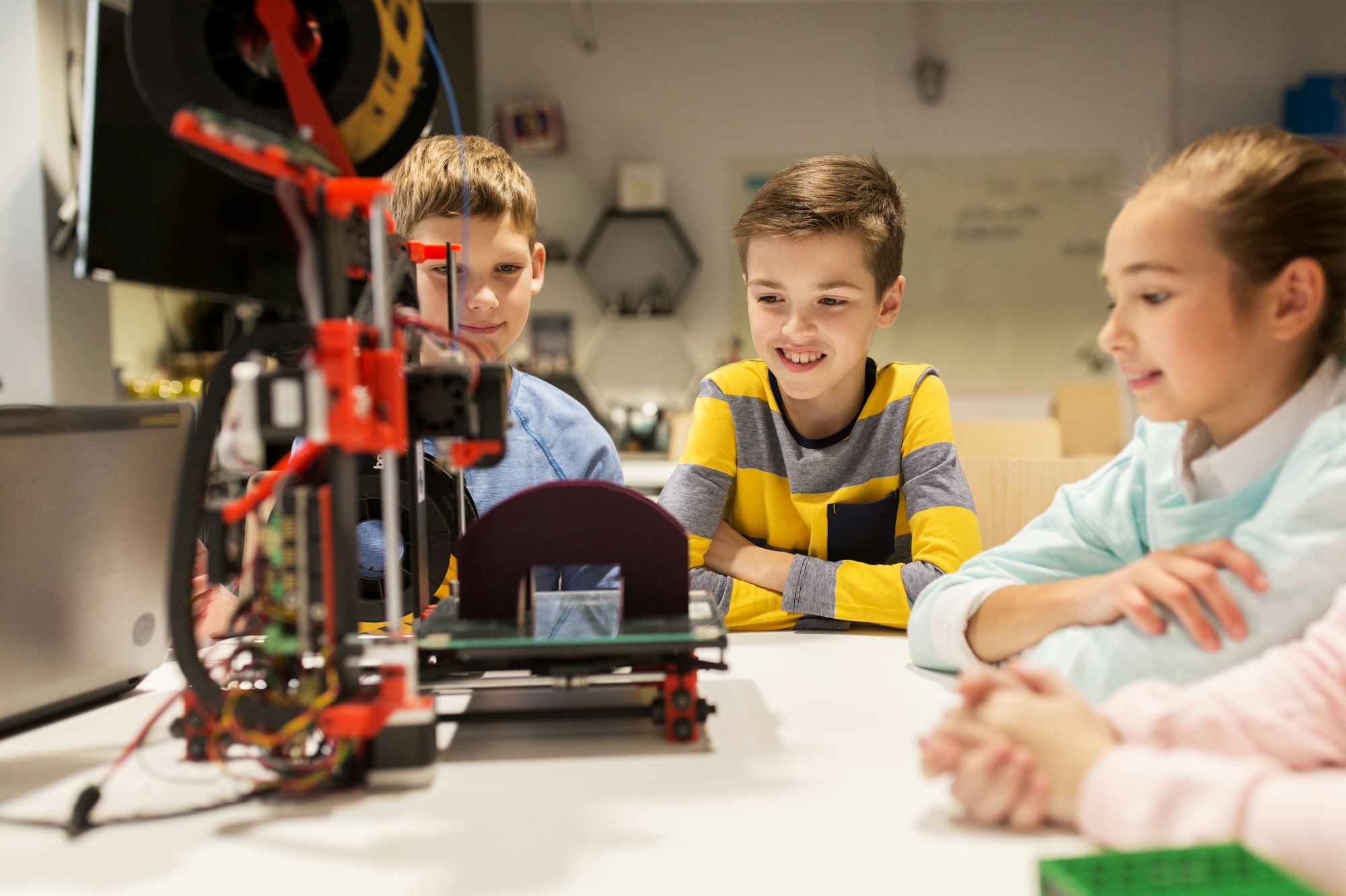 happy-children-with-3d-printer-at-robotics-school-2.jpg